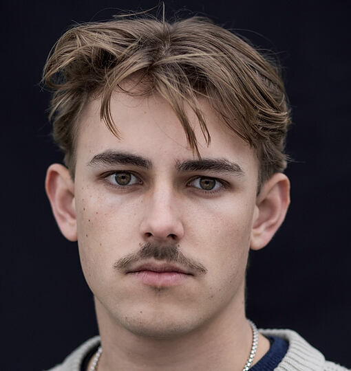 Nelio Biedermann: Lázár